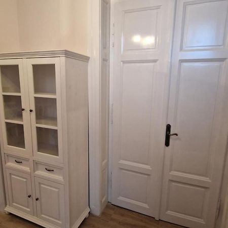 Uvs Central Luxury Apartment Oradea Extérieur photo