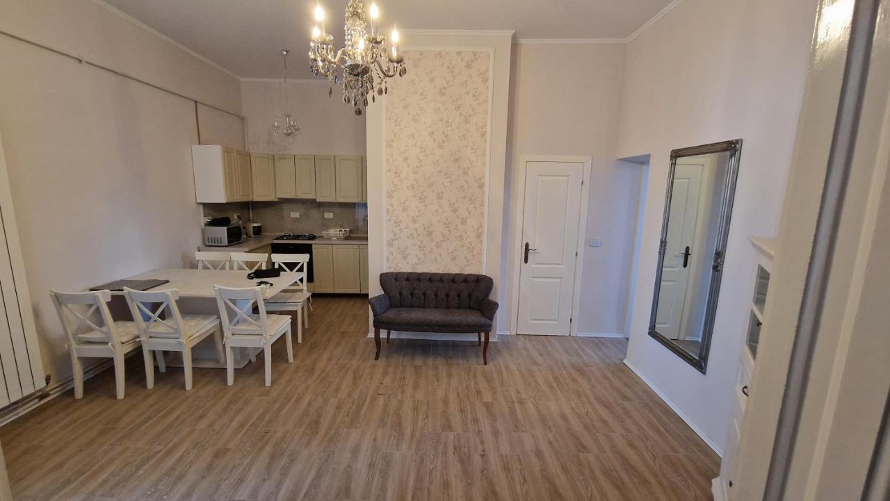 Uvs Central Luxury Apartment Oradea Extérieur photo