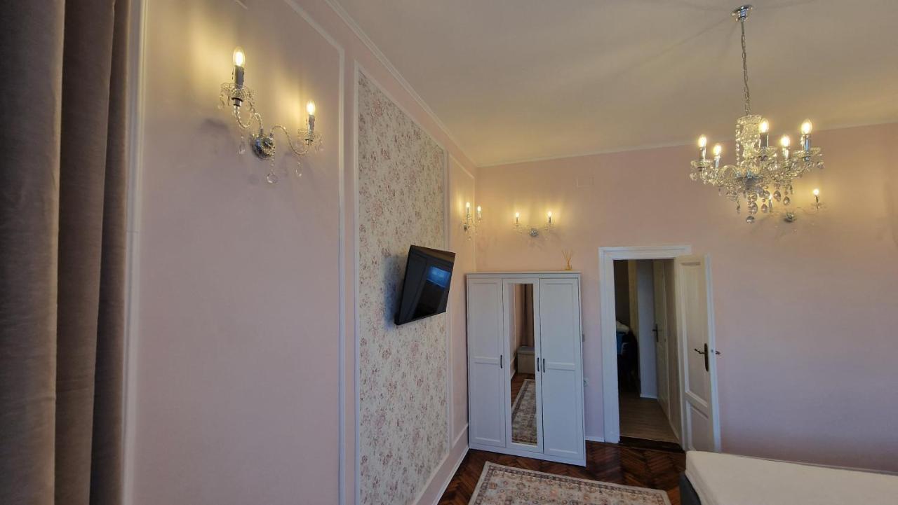 Uvs Central Luxury Apartment Oradea Extérieur photo