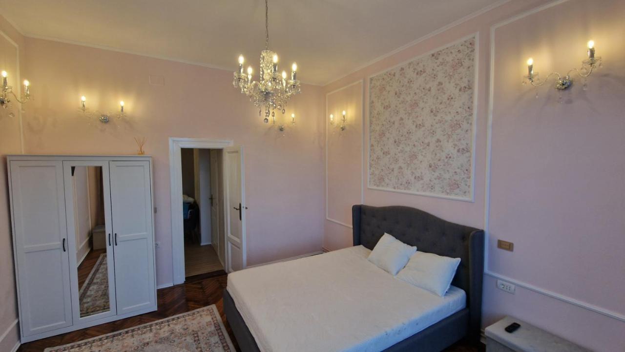 Uvs Central Luxury Apartment Oradea Extérieur photo