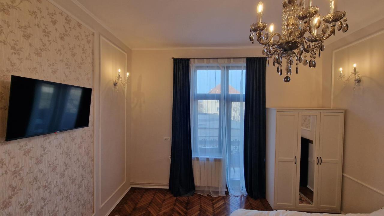 Uvs Central Luxury Apartment Oradea Extérieur photo