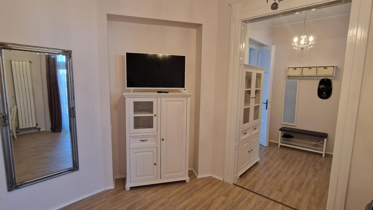 Uvs Central Luxury Apartment Oradea Extérieur photo