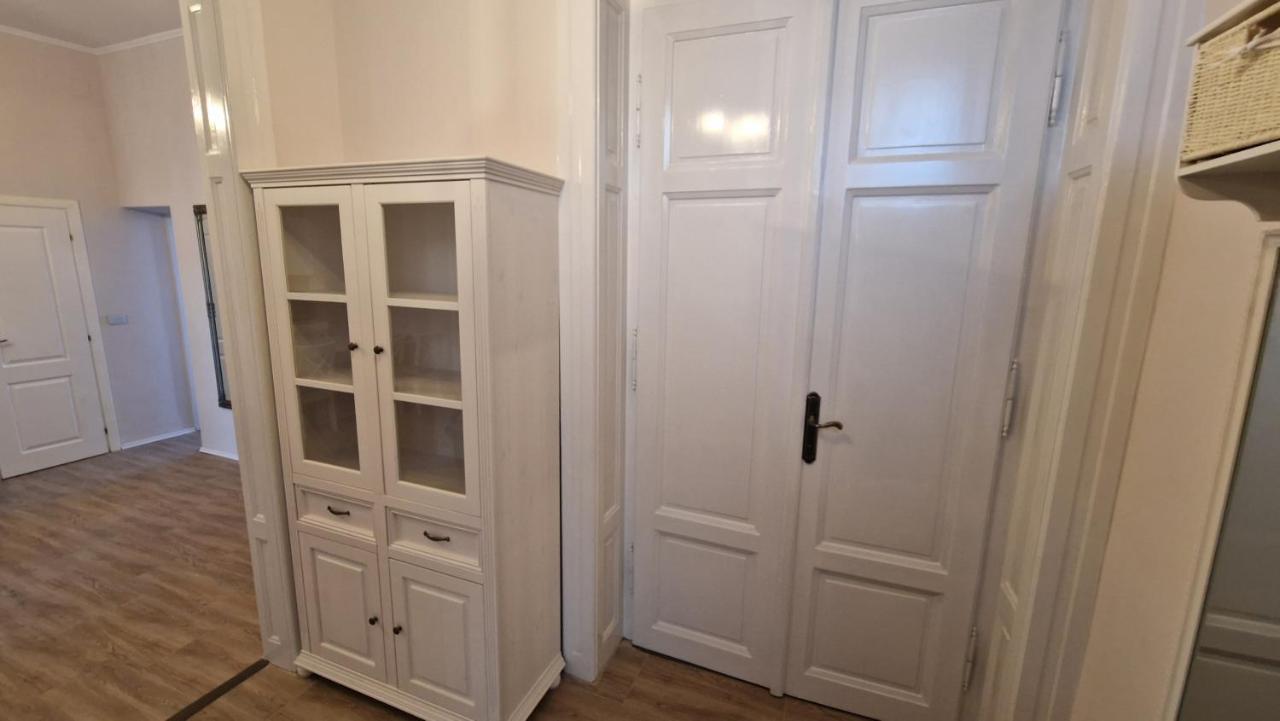 Uvs Central Luxury Apartment Oradea Extérieur photo