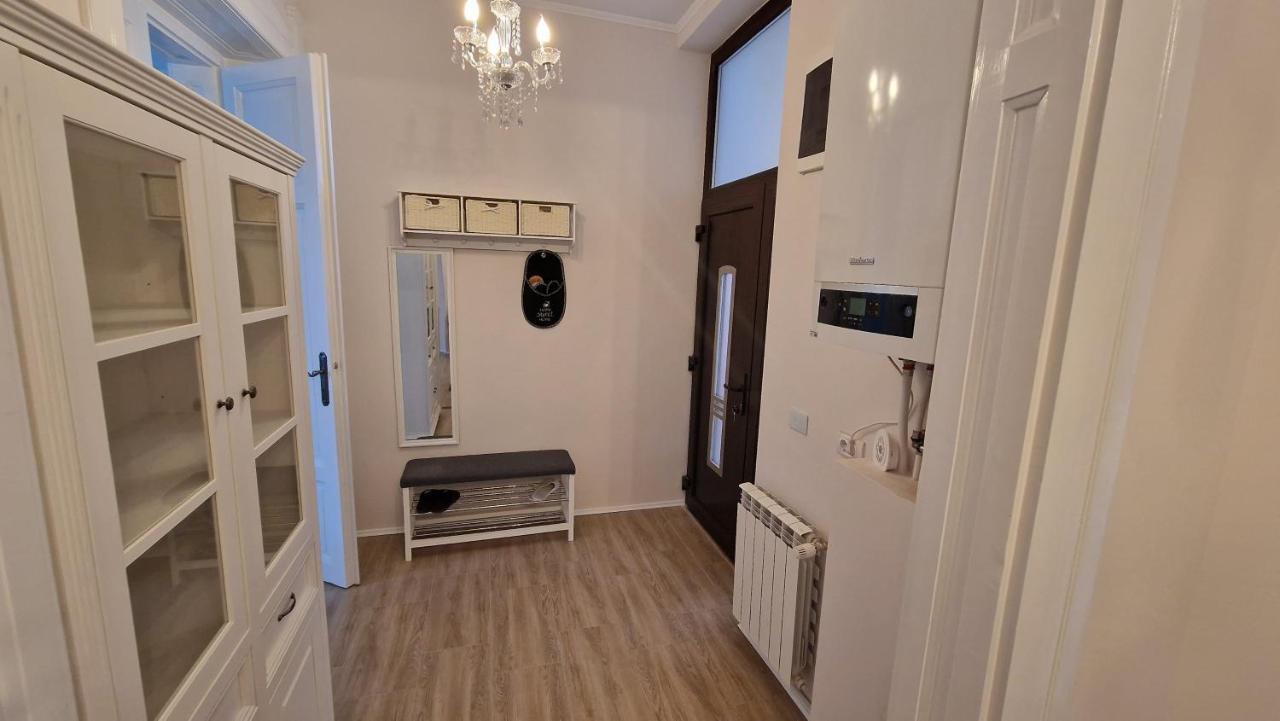 Uvs Central Luxury Apartment Oradea Extérieur photo